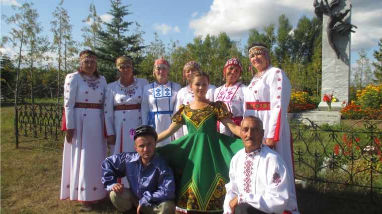 Вокальная группа "Шанчак" в Эльбарусовском поселении.