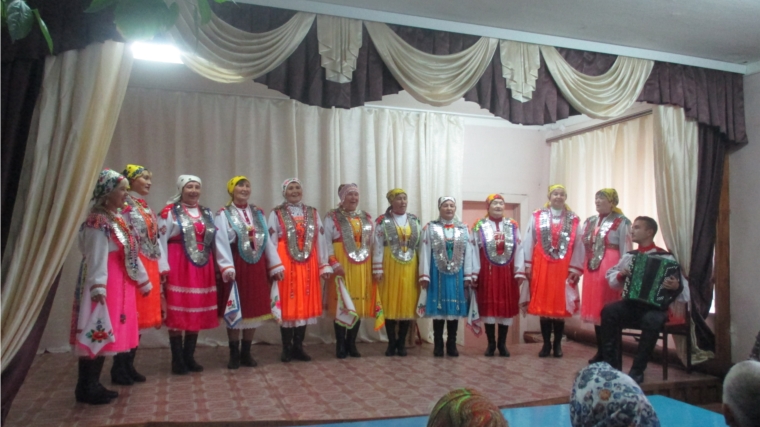 Народный фольклорный коллектив"Шанчак" на Дне пожилых людей