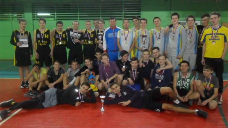 Определены победители первенства школьной баскетбольной лиги «КЭС-БАСКЕТ» Урмарского района.