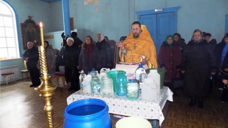 Крещенская служба в церкви Богоявления Господня села Тарханы