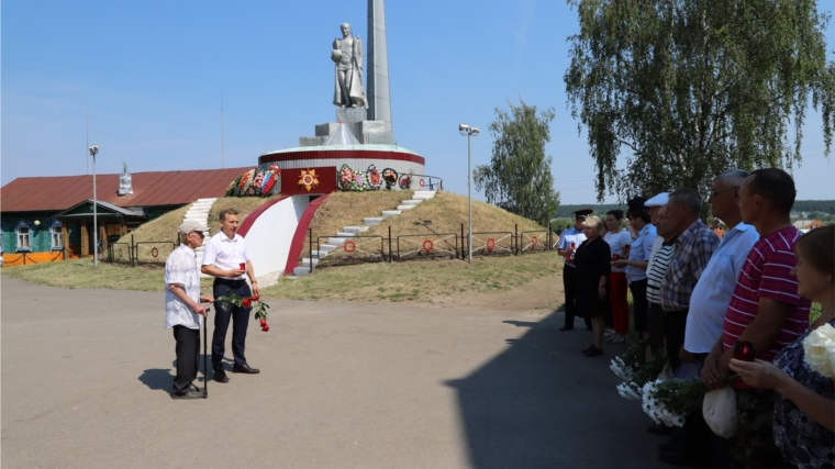 В Комсомольском районе прошла церемония возложения цветов, посвященная Дню памяти и скорби