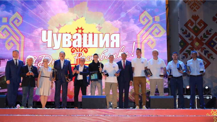 Глава Чувашии Михаил Игнатьев принял участие в торжественной церемонии награждения победителей Международного фестиваля фейерверков «АСАМАТ»