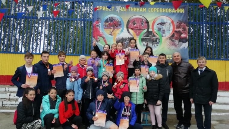 В Урмарах состоялись республиканские соревнования по легкоатлетическому кроссу памяти Н.И. Пуклакова