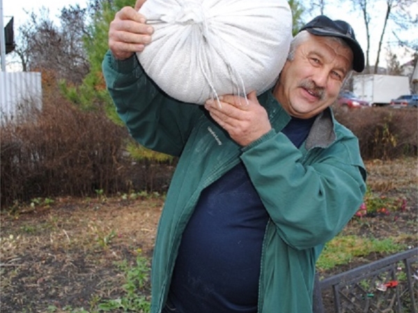 Виталий Семенов выиграл главный приз – мешок зерна!