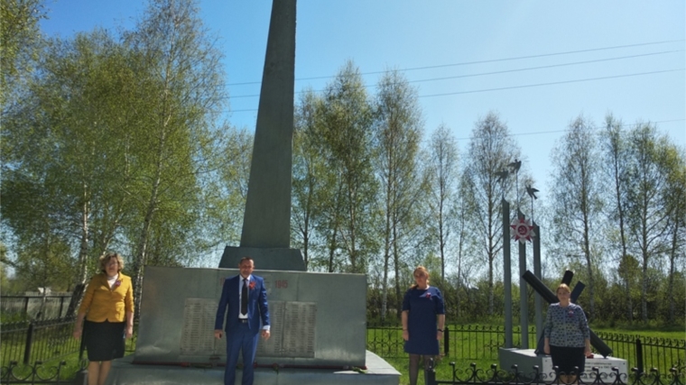 Церемония возложения венков и цветов к памятникам павшим воинам в Чубаевском сельском поселении
