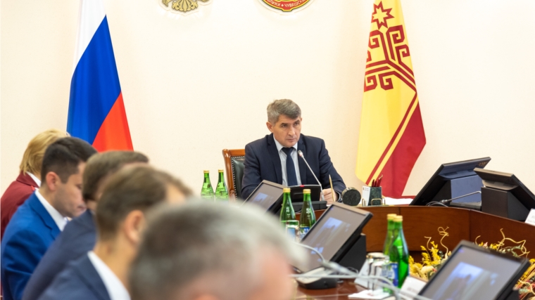 Олег Николаев призвал усилить контроль за соблюдением мер эпидемиологической безопасности