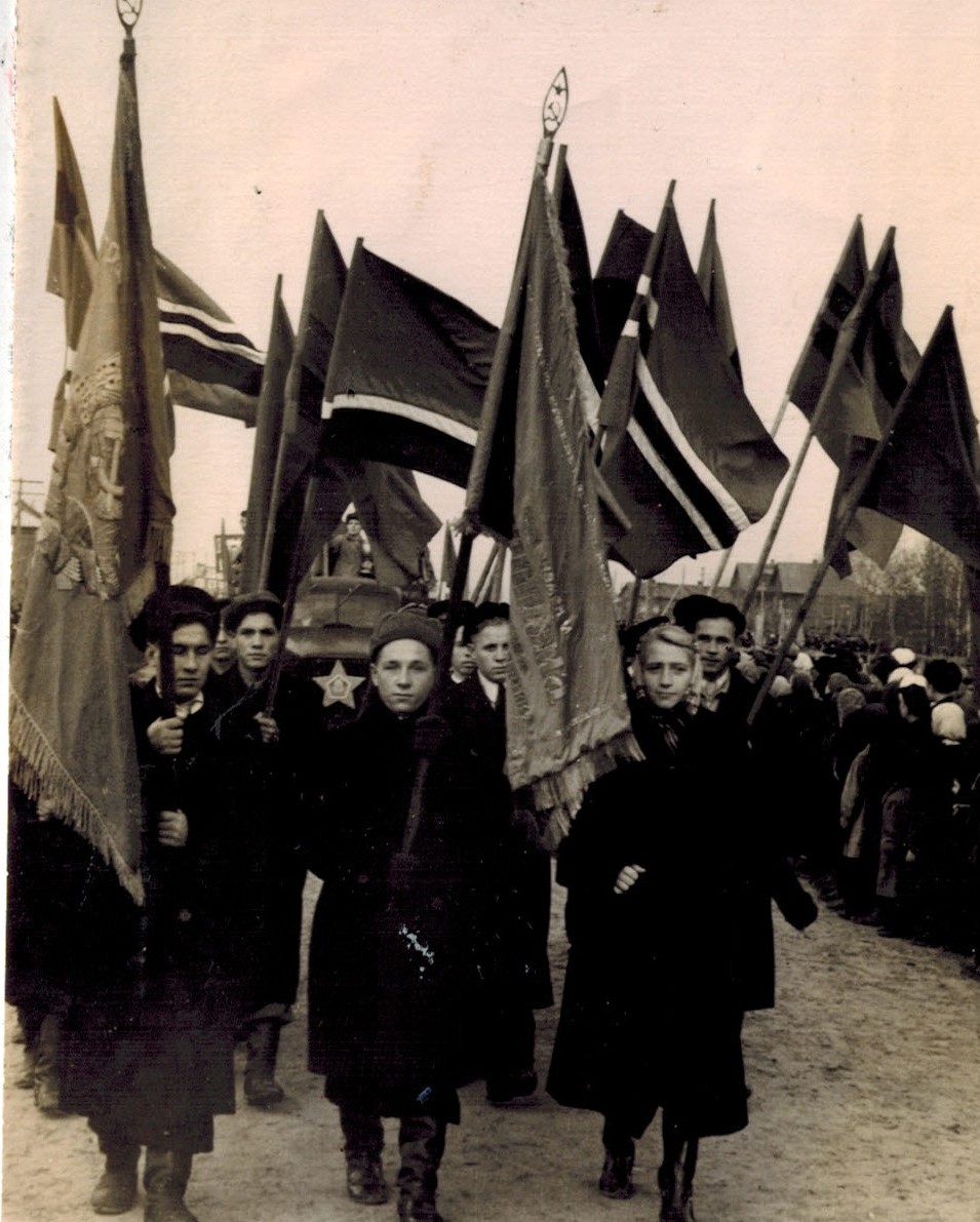 После 7 ноября. День Октябрьской революции 1917. 7 Ноября. 7 Ноября революция. Празднования 7 ноября 1927.