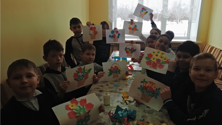 «Весенний букет» - выставка детских рисунков в Кшаушском ЦСДК