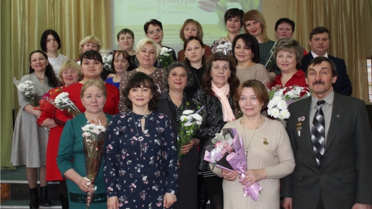 В актовом зале администрации Шумерлинского района прошло торжественное мероприятие, посвященное Дню работников культуры.