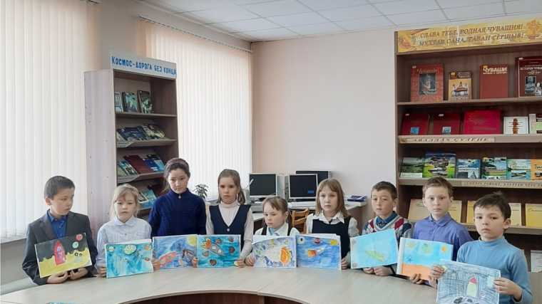 Нижнекумашкинская сельская библиотека присоединяется к фестивалю рисунков «60 лет космической эры»