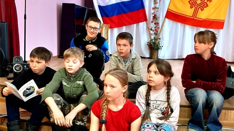 В Большеалгашинской сельской библиотеке и СК с детьми проведена заочная экскурсия по созданному видео «Первые в космосе»