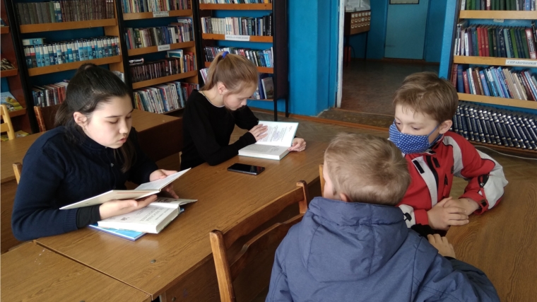 В Юнгинской сельской библиотеке провели громкие чтения рассказов о Великой Отечественной войне «Строки, опаленные войной».
