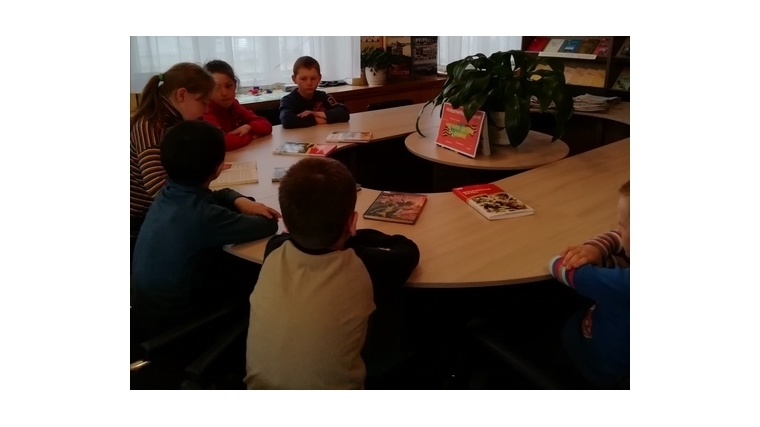 В рамках Всероссийской акции «Читаем детям о войне» в Русско-Алгашинской сельской библиотеке прошел час громкого чтения