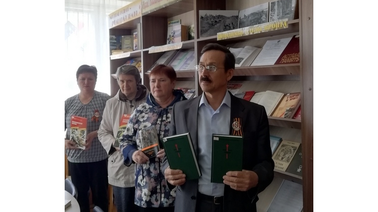 Русско-Алгашинская сельская библиотека принимает участие в акции «Бессмертный книжный полк» и «Книжный марш Победы».