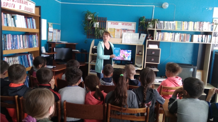 В Юнгинской сельской библиотеке провели краеведческий час «Спиридон Михайлов».