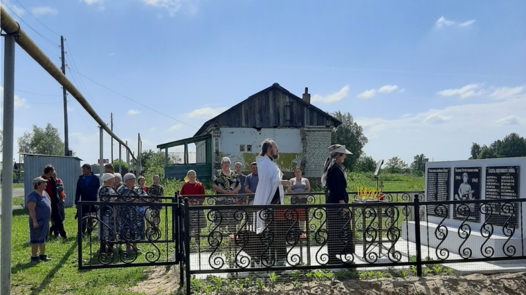 Освящение памятника в поселке Волга
