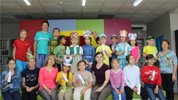 Торханскую сельскую библиотеку посетила группа ребят из лагеря дневного пребывания при Ходарской СОШ