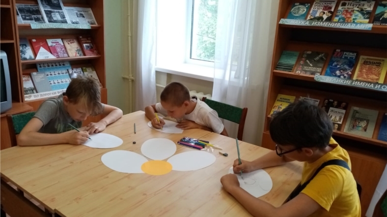 Час творчества «Ромашка счастья» в Саланчикской сельской библиотеке