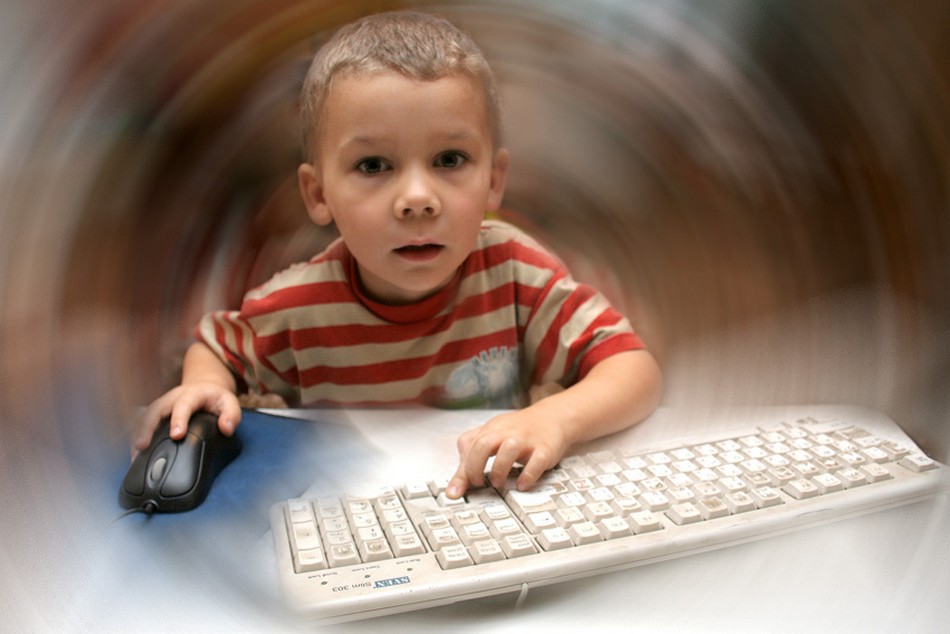 Ограничение на компьютере для детей. Игровая зависимость у детей. Компьютер для детей. Детям об интернете. Игровая заивмсоть у детей.
