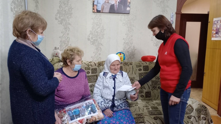 90-летний юбилей отметила труженик тыла, ветеран труда, жительница деревни Кашмаши Максимова Дарья Мироновна.