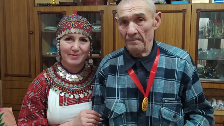 Поздравили с 80-летним юбилеем ветерана труда В.Д.Михеева