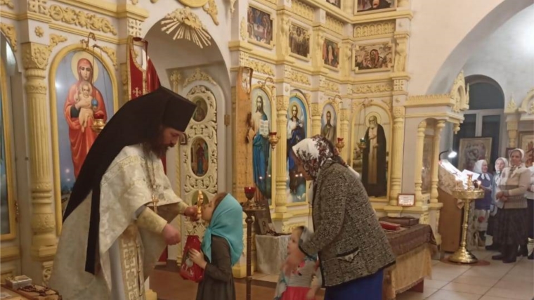 Рождественская служба в Храме Рождества Пресвятой Богородицы села Лащ-Таяба