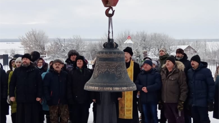 В строящемся храме в селе Алдиарово установлены колокола