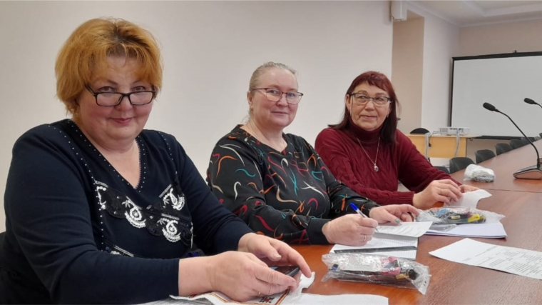 Работники культуры Мариинско-Посадского района на семинар-практикуме по традиционной чувашской вышивке