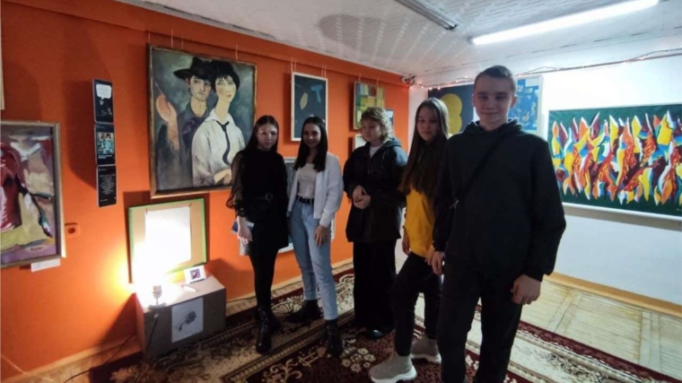 15 января ученики 9 и 11 классов МБОУ "СОШ №17" посетили Художественный музей Новочебоксарска