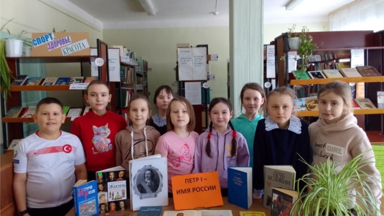 В Урмаевской сельской библиотеке среди учащихся прошла квест – игра «То академик, то герой, то мореплаватель, то плотник»