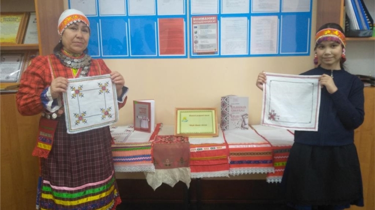 Информационный час «День родного языка» в Новочелны – Сюрбеевской сельской библиотеке