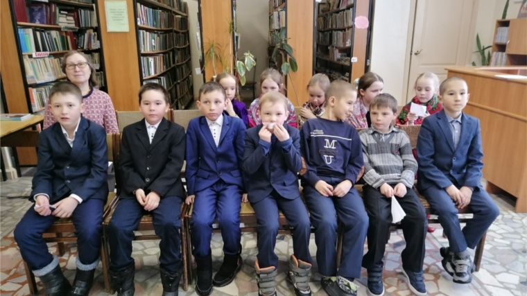 Фольклорный час «Масленичный круговорот, на гулянье народ зовёт» в Асановской сельской библиотеке