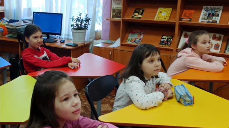 В городской детской библиотеке-филиале №1 им. С. Я. Маршака состоялся просмотр фильма «Королевство кривых зеркал»