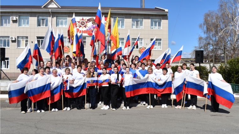 В Яльчикском районе отметили 30-летие государственных символов Чувашской Республики