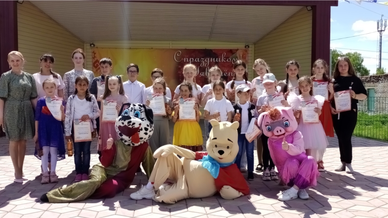 День защиты детей: Районный детский фестиваль исполнителей эстрадной песни «Звездная фиеста».