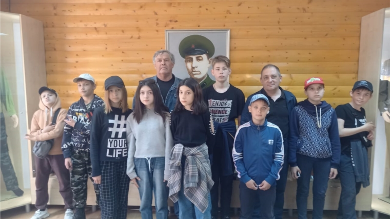 Юные туристы посетили музей Героя