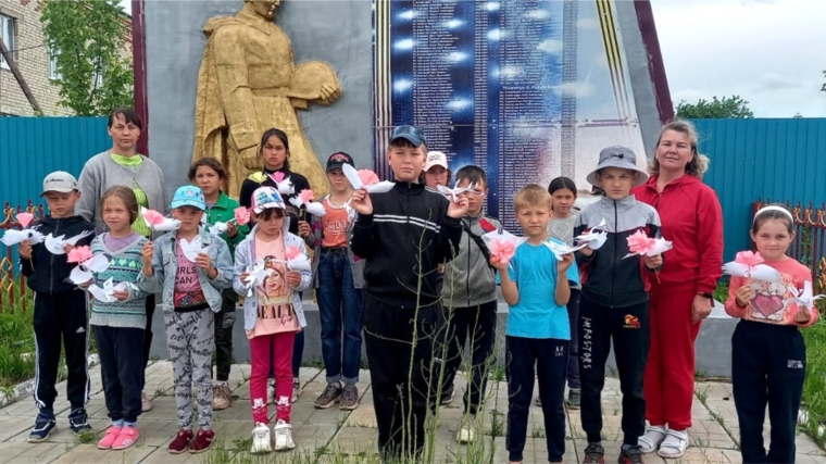 Патриотическая акция «Свеча памяти», которая стала частью Дня памяти и скорби прошла сегодня в Новоурюмовском сельском поселении