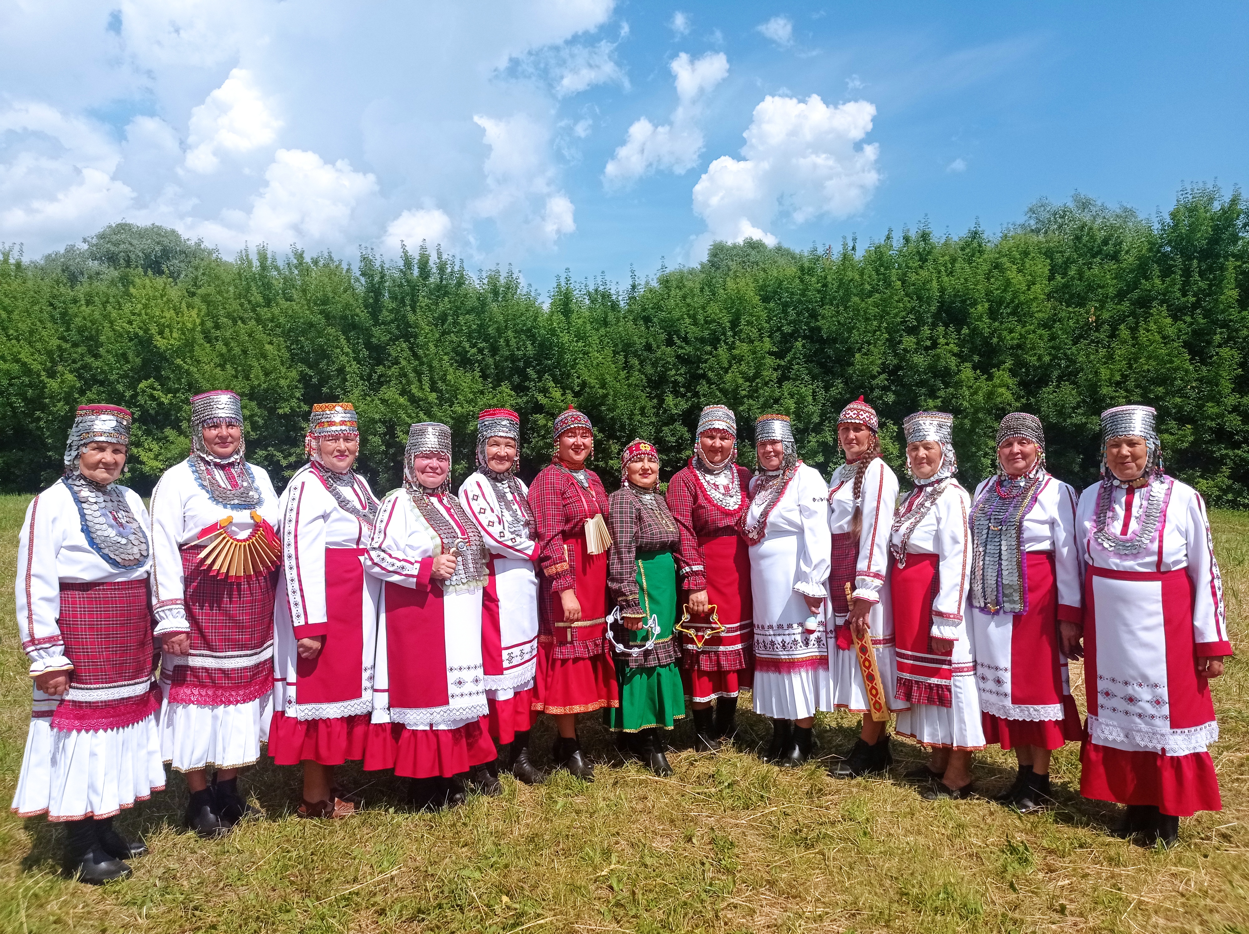 Красный зилим песенное творчество. Чувашский фольклор. Пинеры Чувашская Республика. Фольклорный ансамбль Лаймоне. Фольклорный коллектив Пурдайне.