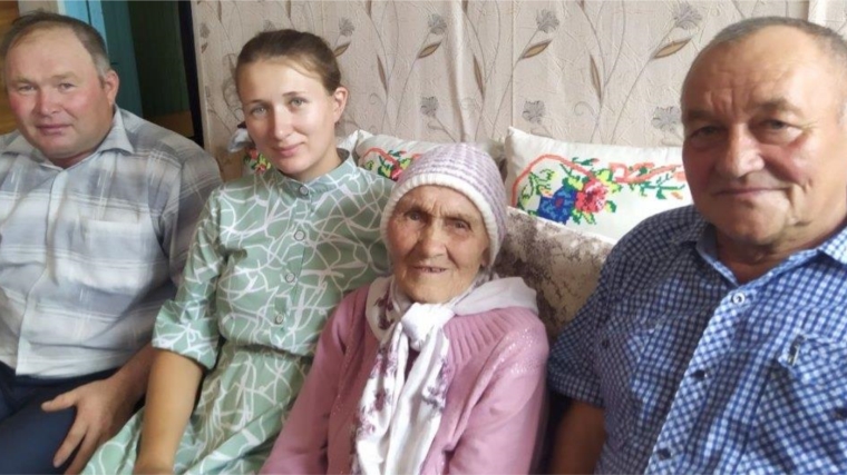 Жительница села Новое Байбатырево Яльчикского района Маркова Фотина Павловна, отметила свое 90- летие.
