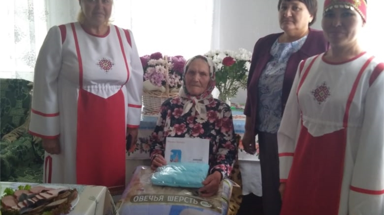 90-летний юбилей отметила ветеран труда, жительница села Большая Таяба Лидия Федоровна