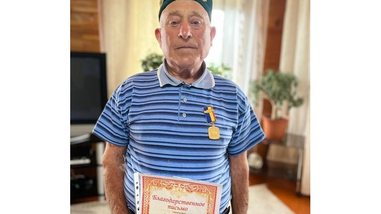 90 летие отметил труженик тыла, ветеран труда, житель д. Татарские Тимяши Афярин Миневалеевич Салеев