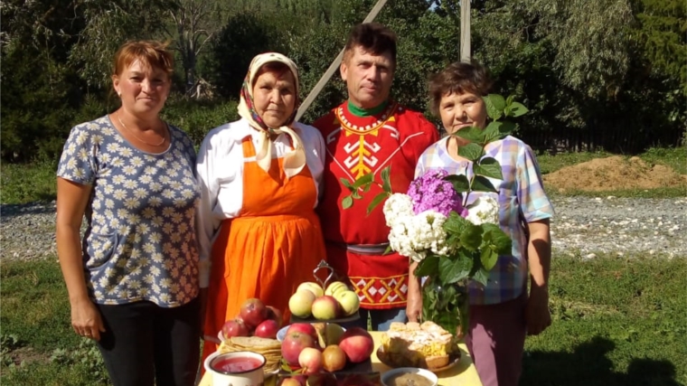 В деревне Чиршкасы отметили Яблочный Спас