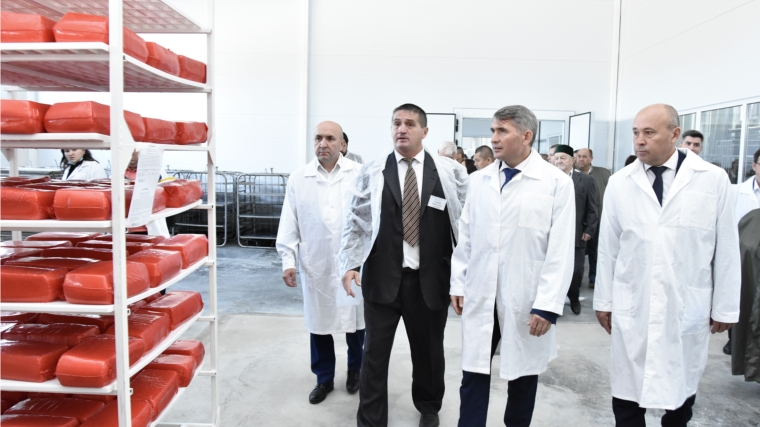 Олег Николаев открыл цеха по переработке молока в Батыревском районе
