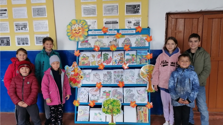 Выставка детских рисунков в Ближнесорминском СК "Что нам осень подарила"