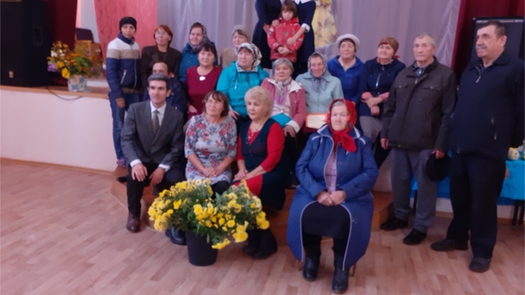 В Бугуянском ЦСДК Кировского сельского поселения прошел праздничный концерт, посвященный Дню пожилых людей.