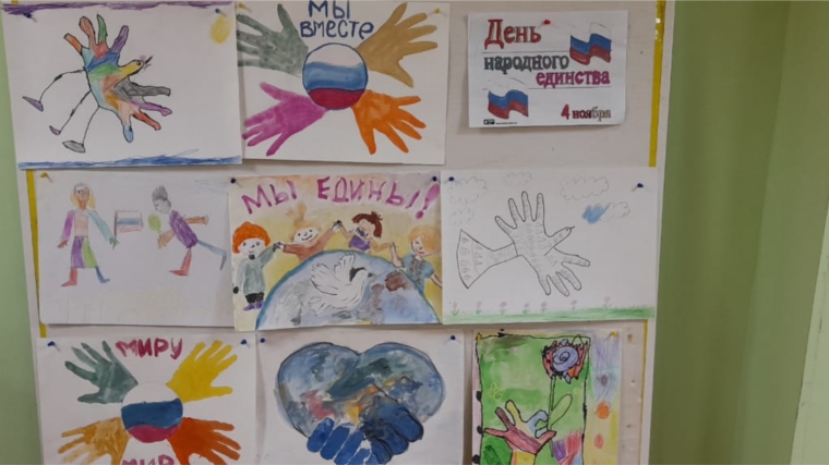 Выставка детских рисунков "Мы вместе" в Тинсаринском СК