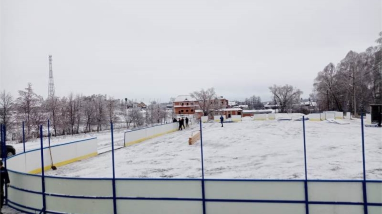 В селе Новое Чурашево продолжается строительство новой хоккейной коробки