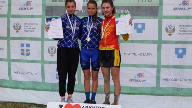 Шесть медалей завоевали спортсмены на Всероссийских соревнованиях по велокроссу