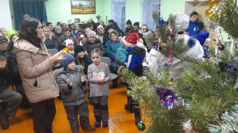 Сказочное новогоднее представление "Как Баба-Яга подарки украла" в Тинсаринском СК