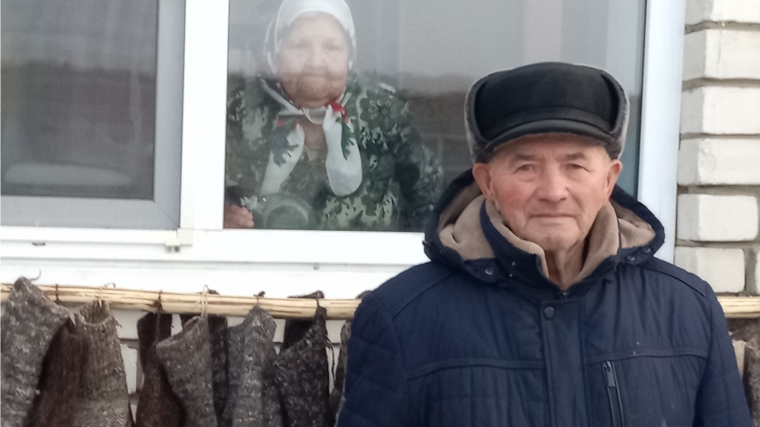 Семья Столяровых из деревни Карабай-Шемурша присоединилась к акции «Тепло для солдат»